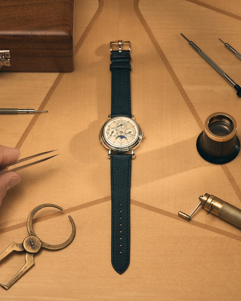 Aassembling a Vacheron Constantin watch with a dark bracelet