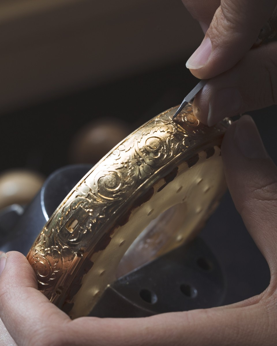 Carving gold details on a watch